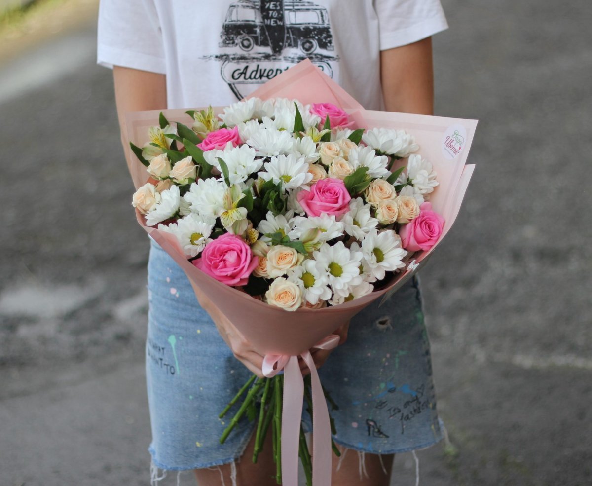 Кустовая роза микс в букете