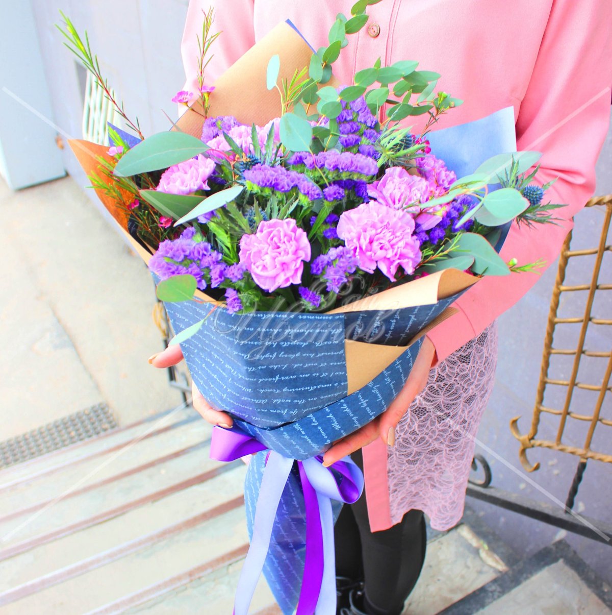 Статица и гипсофила букет