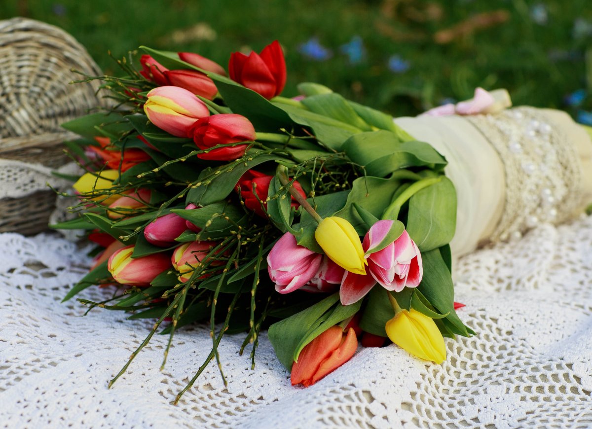 Весенний букет тюльпанов
