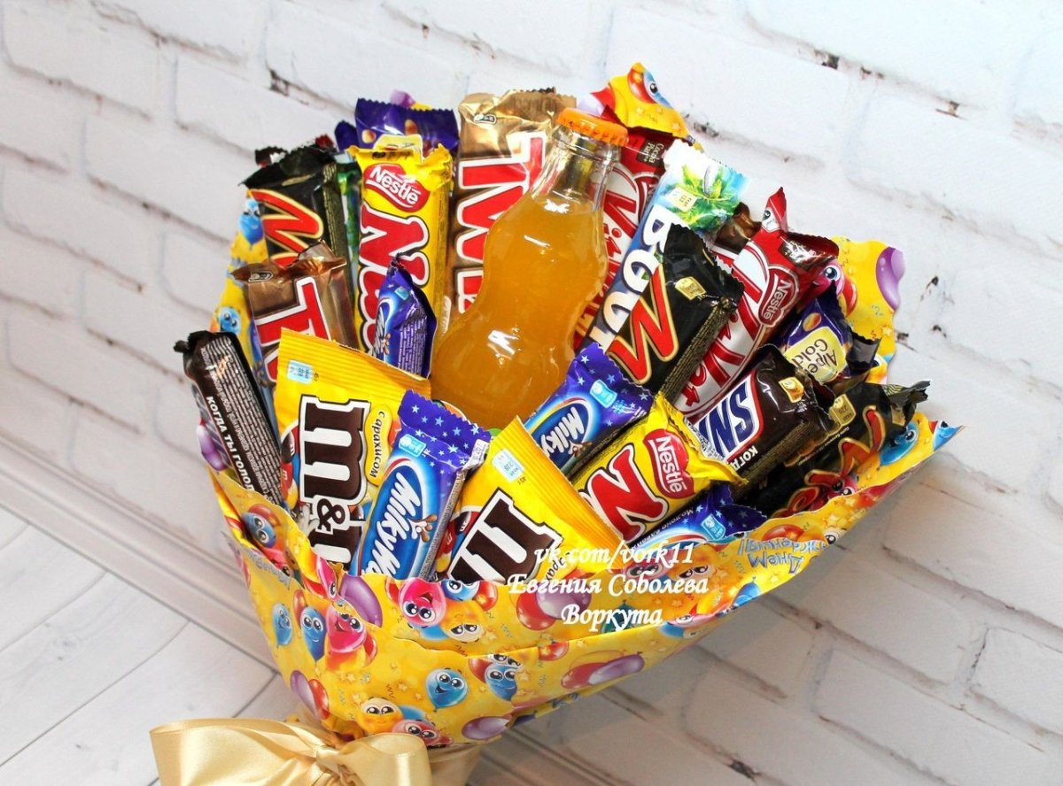 Букет из сладостей для мальчика