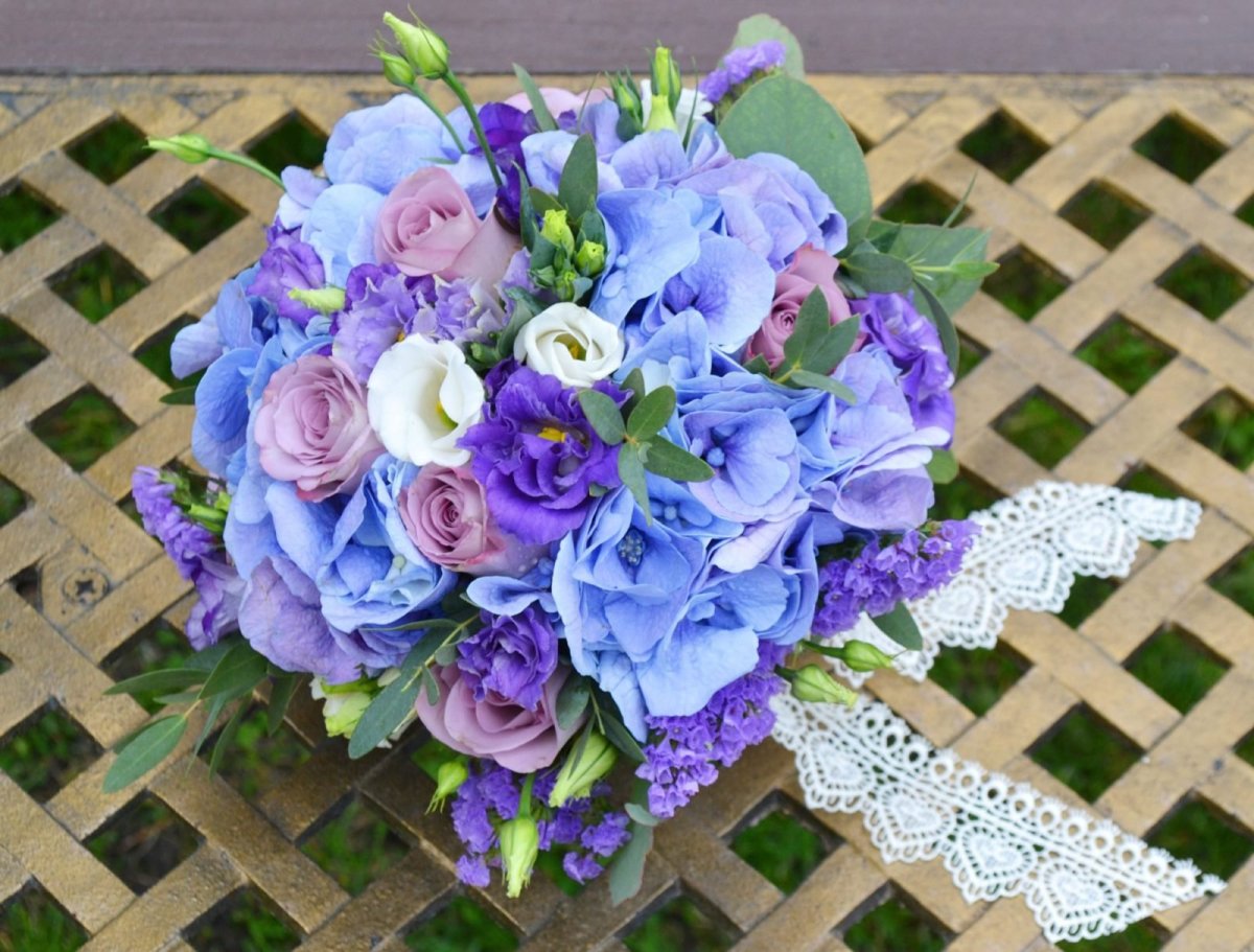 Букет невесты сиреневый эустома