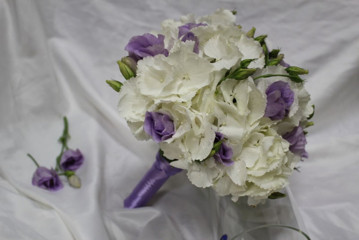 Букет невесты с голубым дельфиниумом