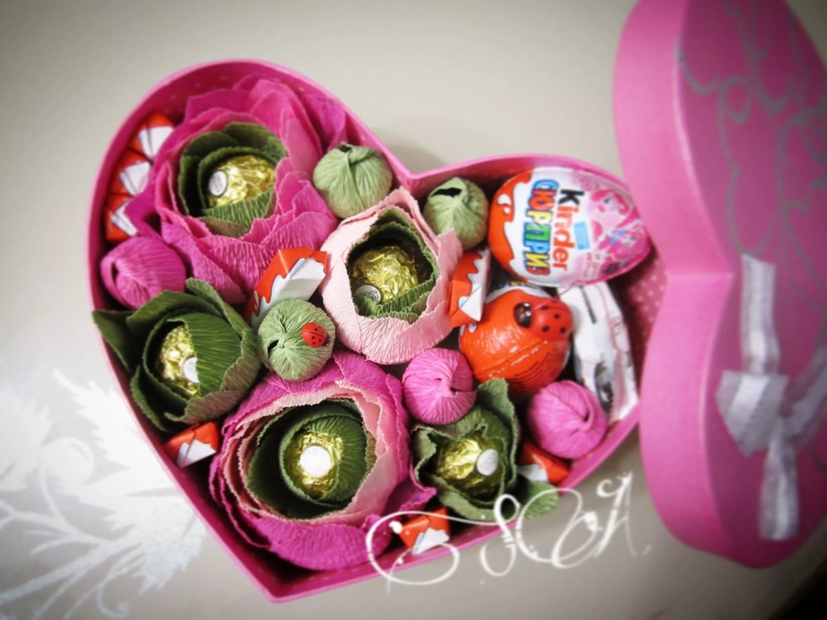 Букет из чая и коробки конфет