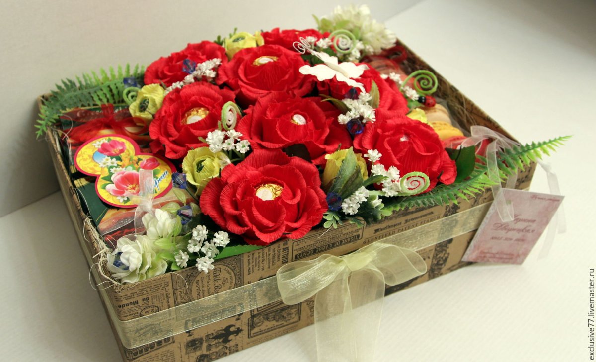 Гофрированные цветы в коробке