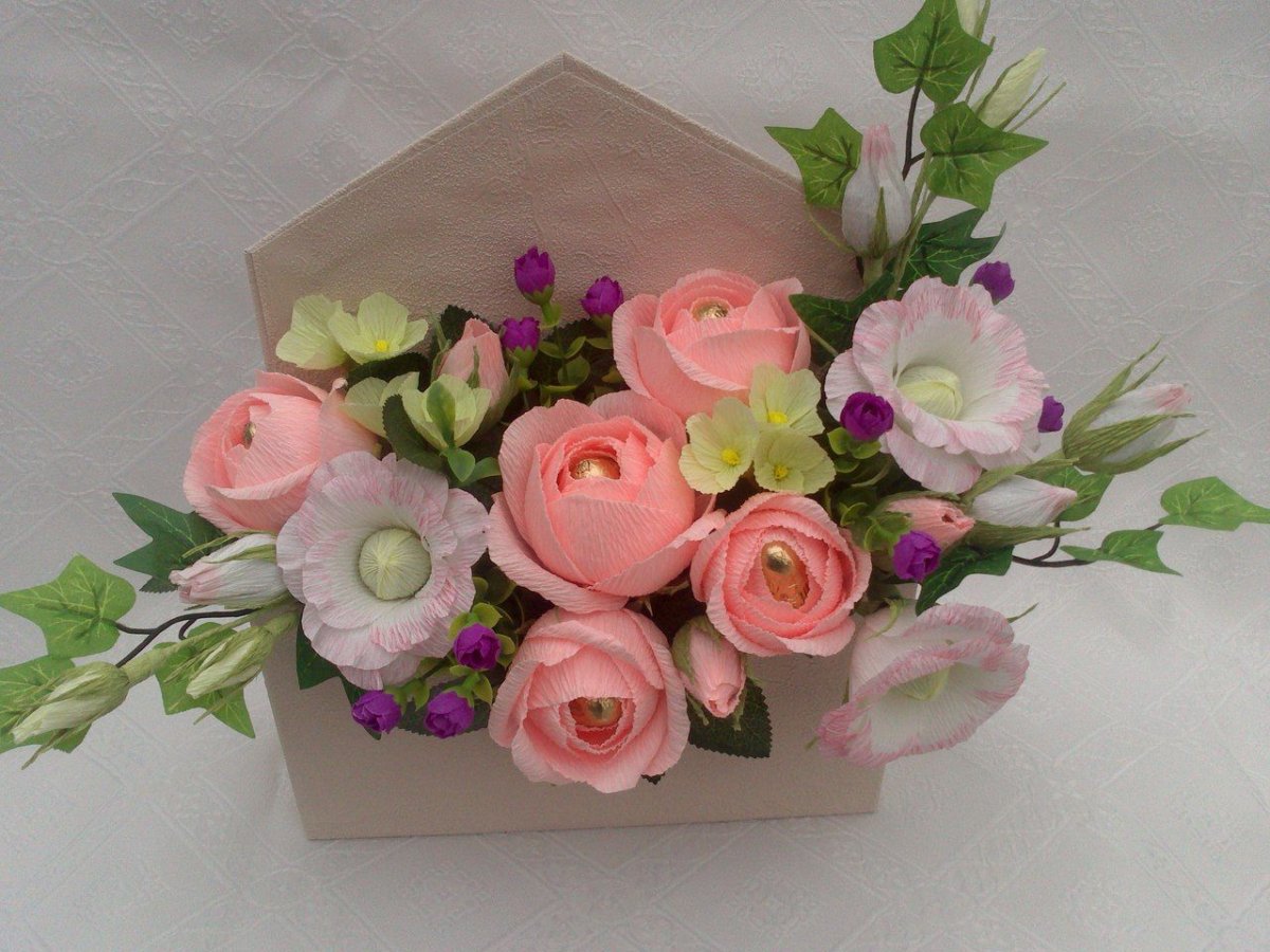 Подарочная коробка с цветами