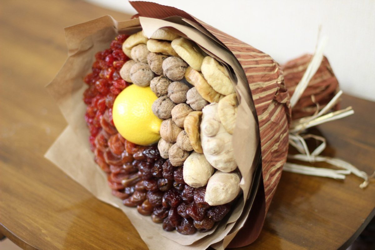 Букет из орехов и сухофруктов для женщин