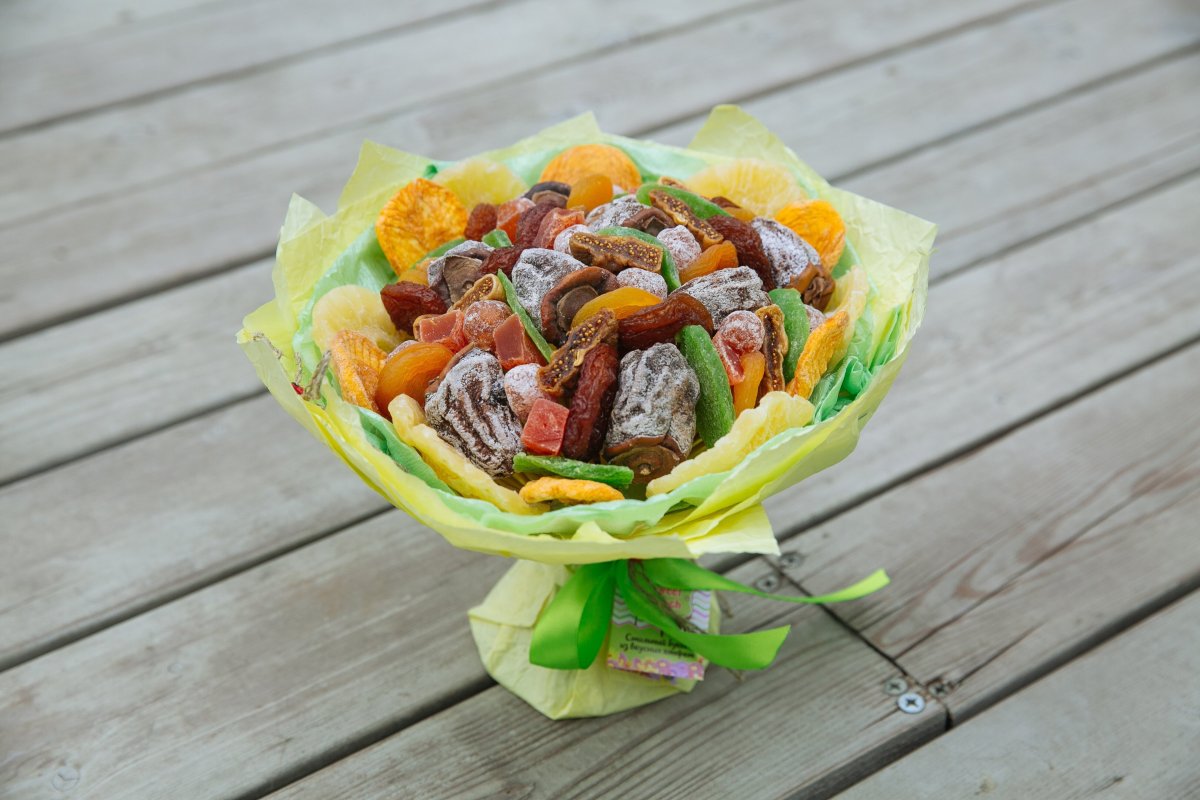 Орехово сухофруктовый букет