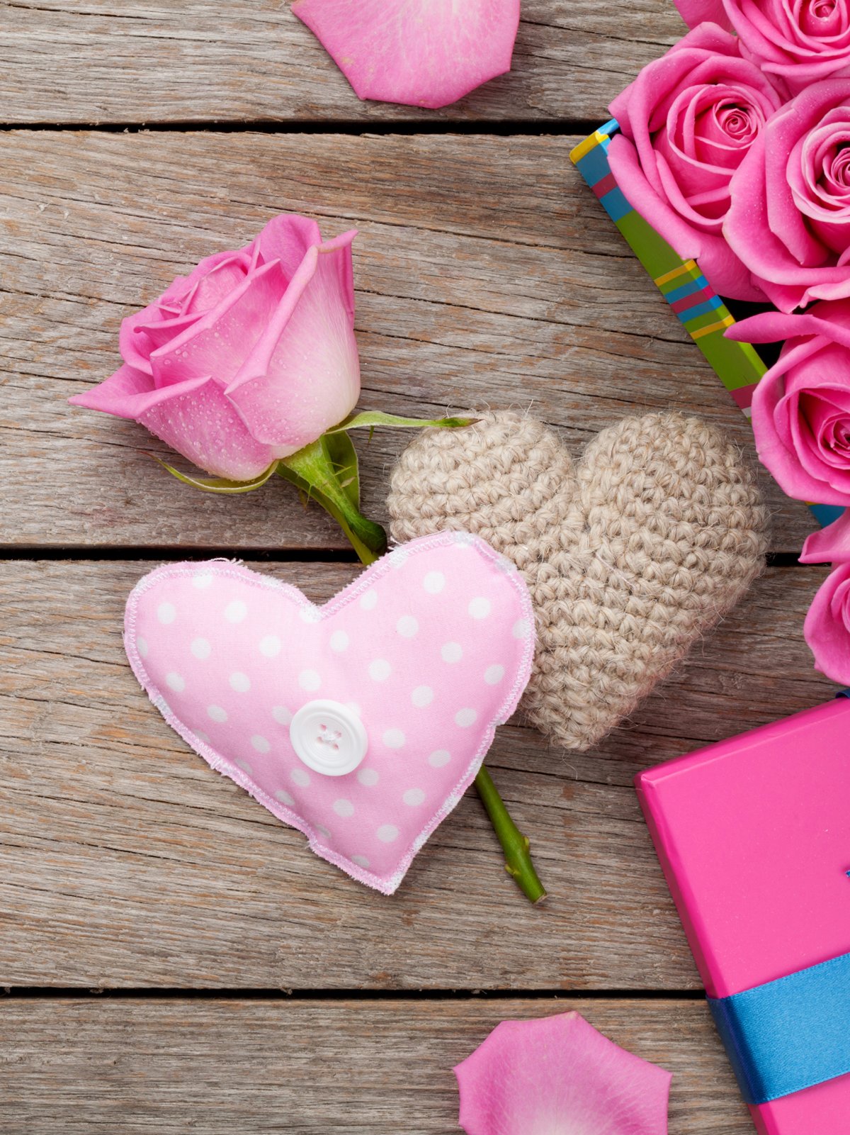 Доска на ней розы