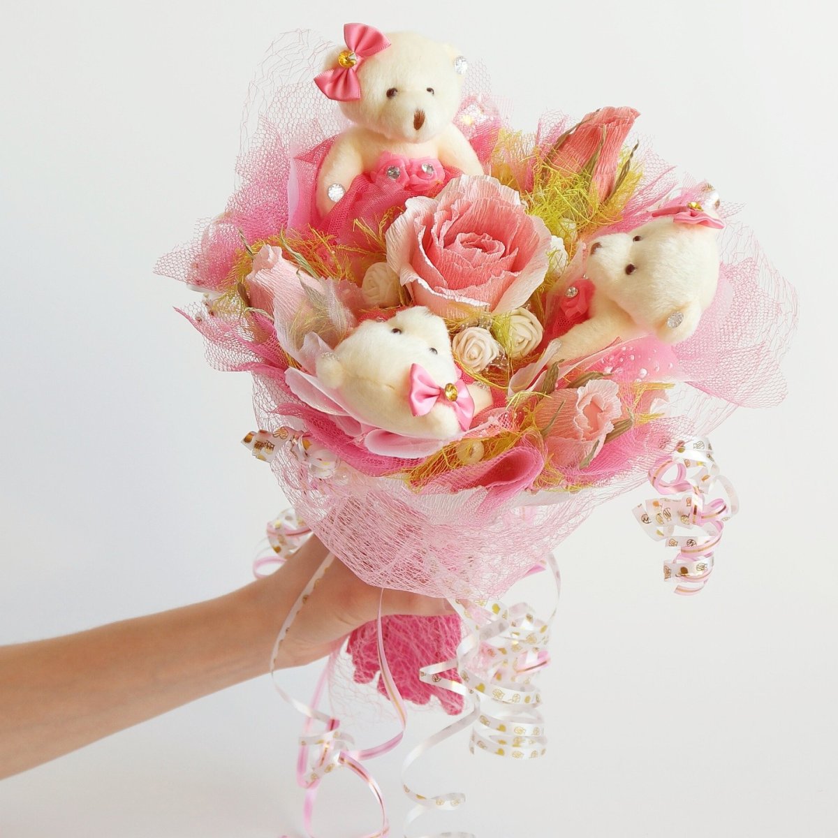 Девочка с букетом