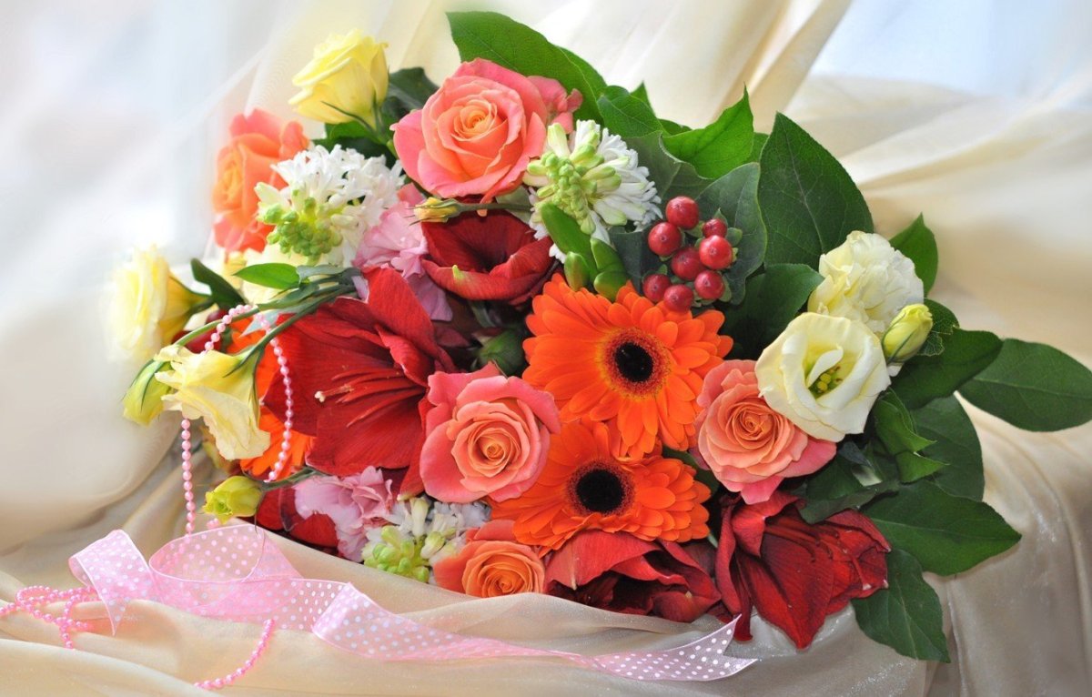 Красивые праздничные букеты