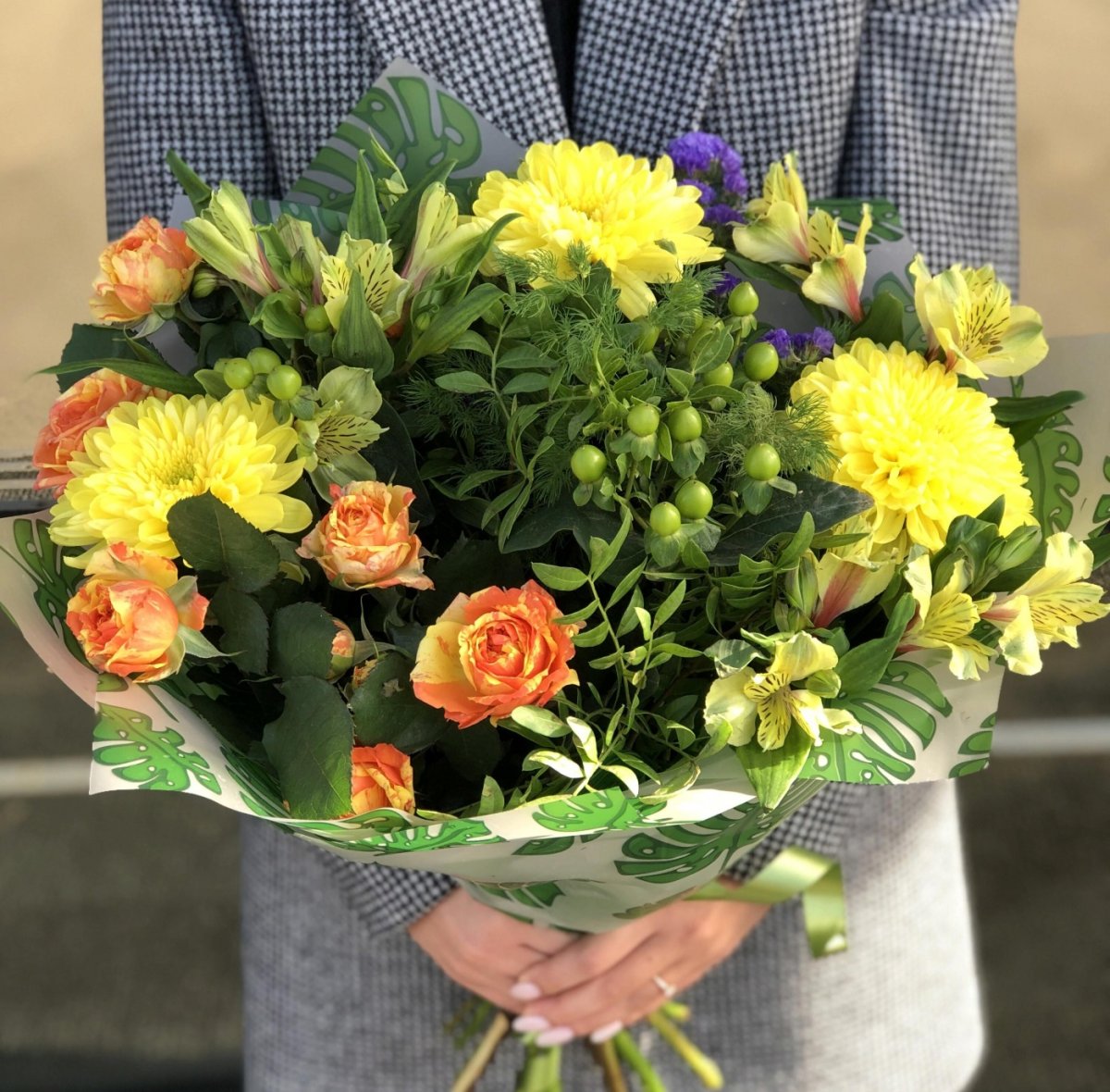 Хризантема Гиперикум роза альстромерия