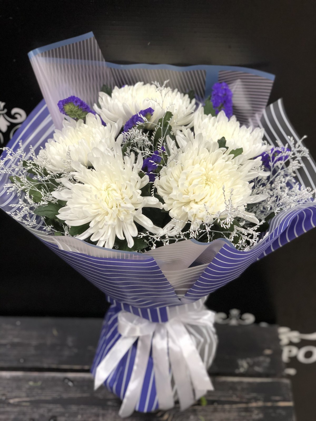 Букет с одноголовой хризантемой