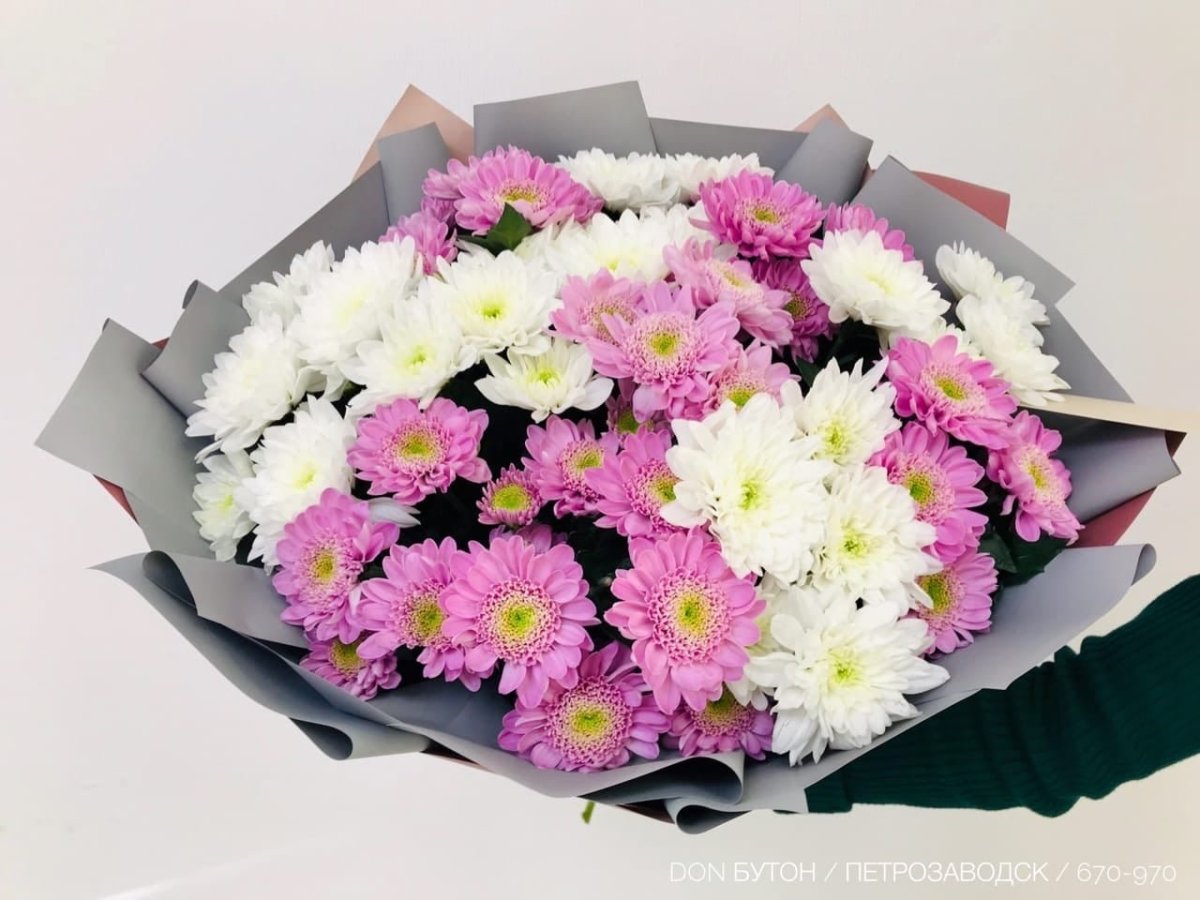 Букет белых хризантем