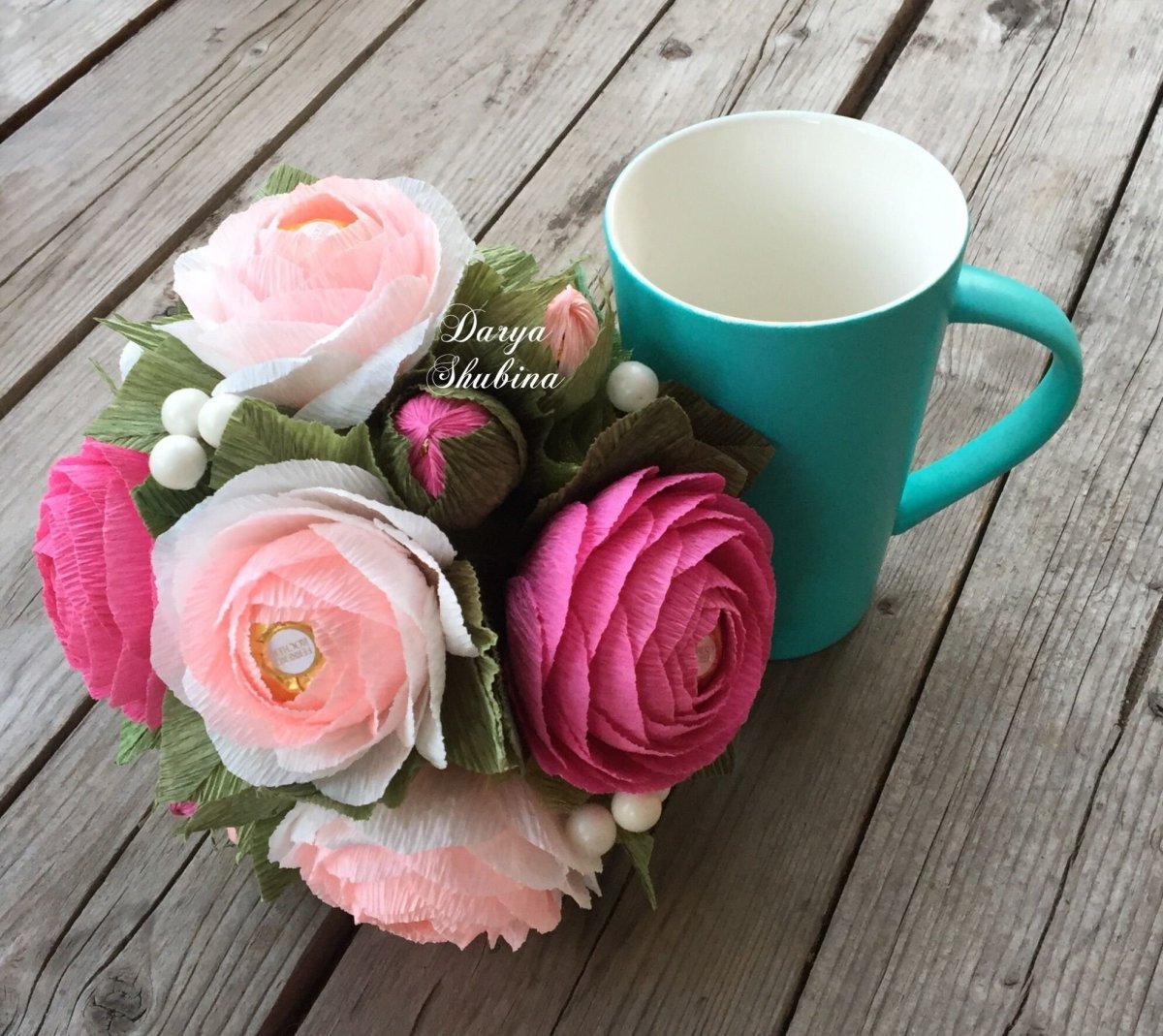 Букет с вином и конфетами