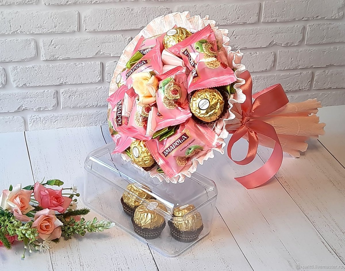 Конфетный букет на вазе
