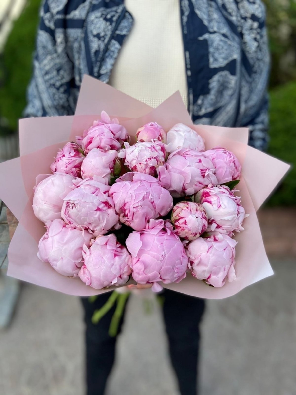 17 Пионов букет