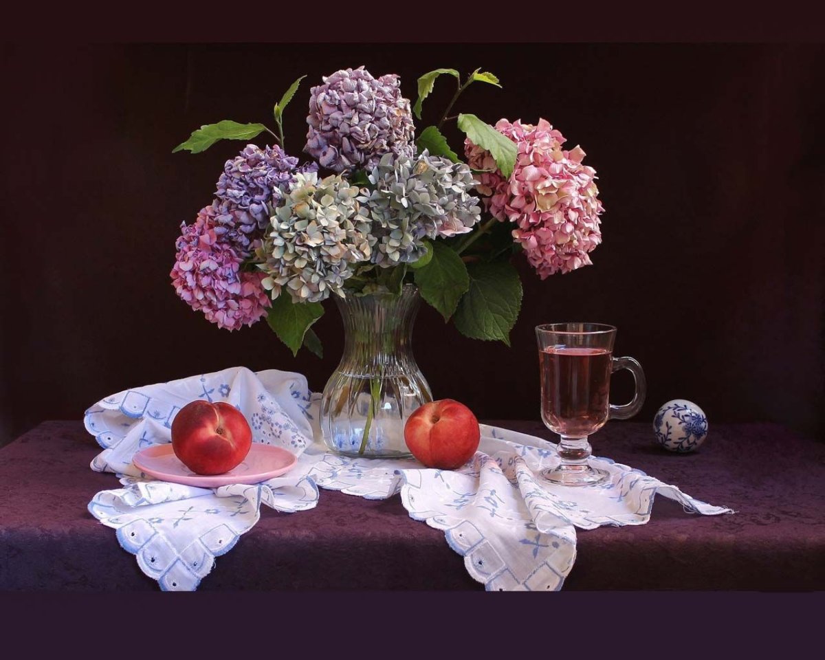 Натюрморт с белой салфеткой
