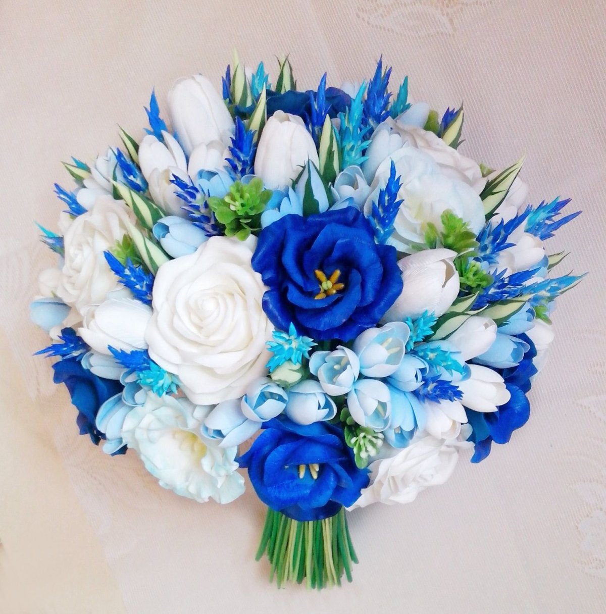 Хризантема бакарди и ирисы