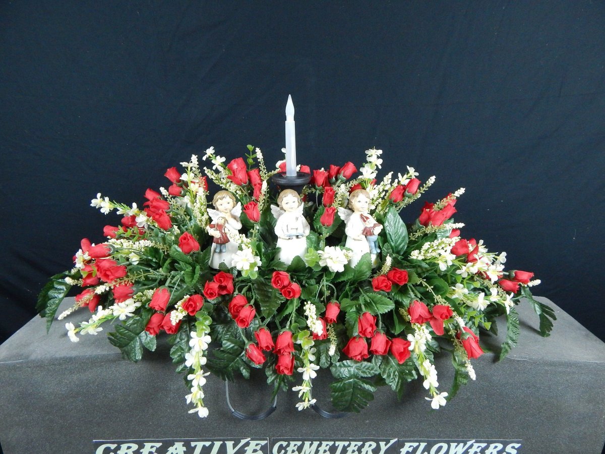 Цветы на кладбище букет