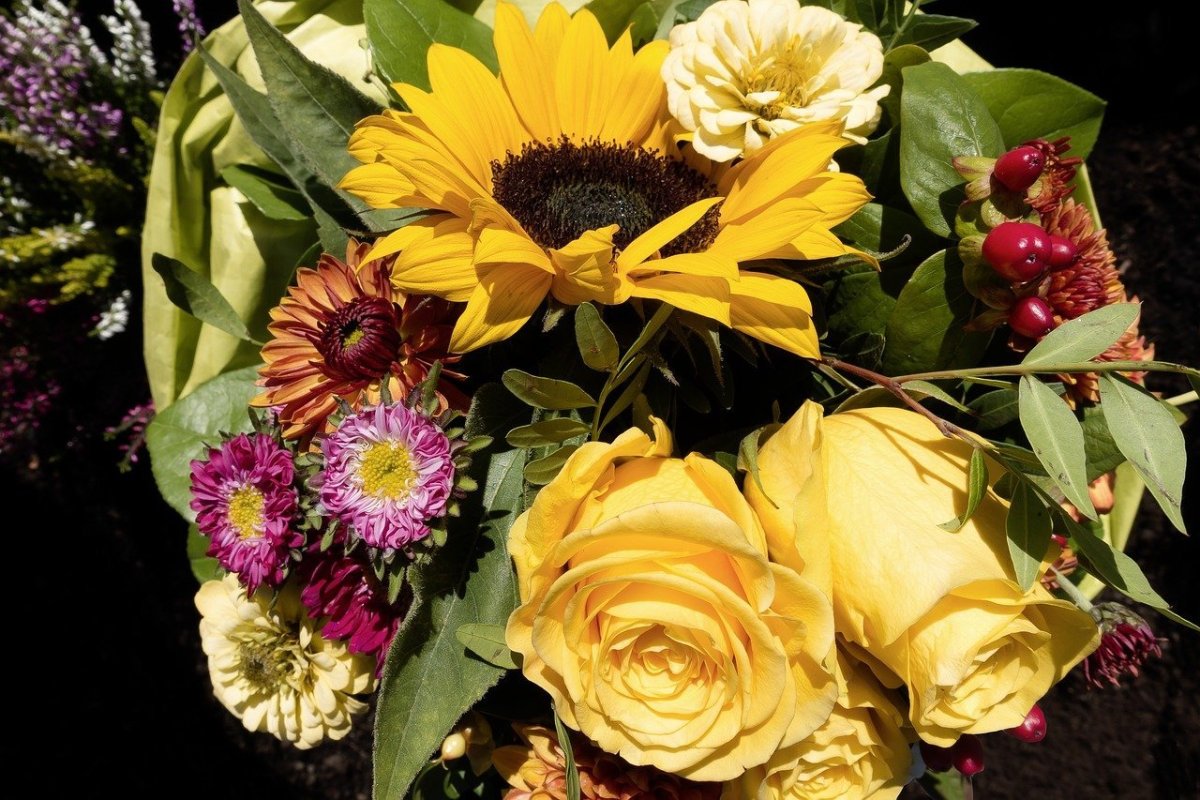 Огромный букет осенних цветов