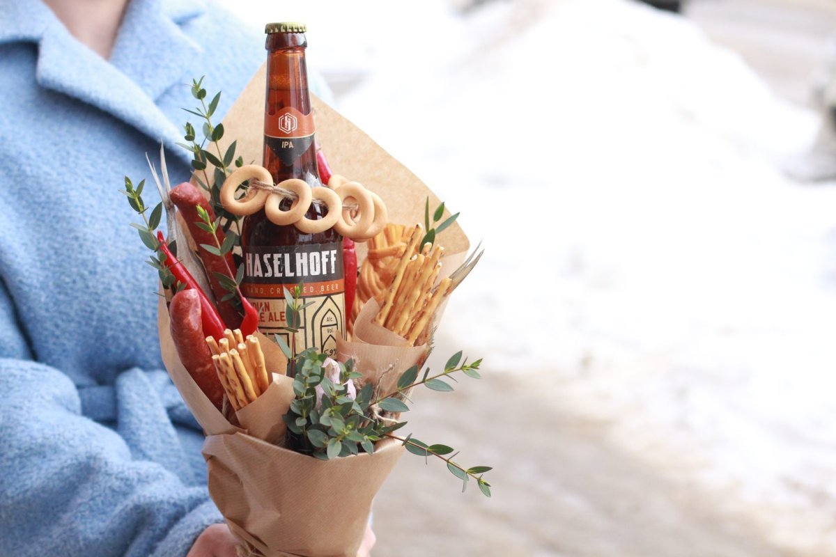 Мужской букет пивной в корзинке