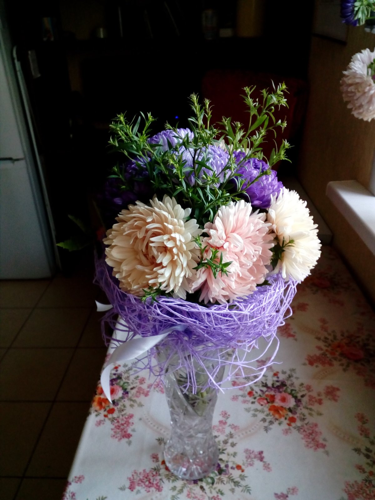 Букет с астрами на 1 сентября