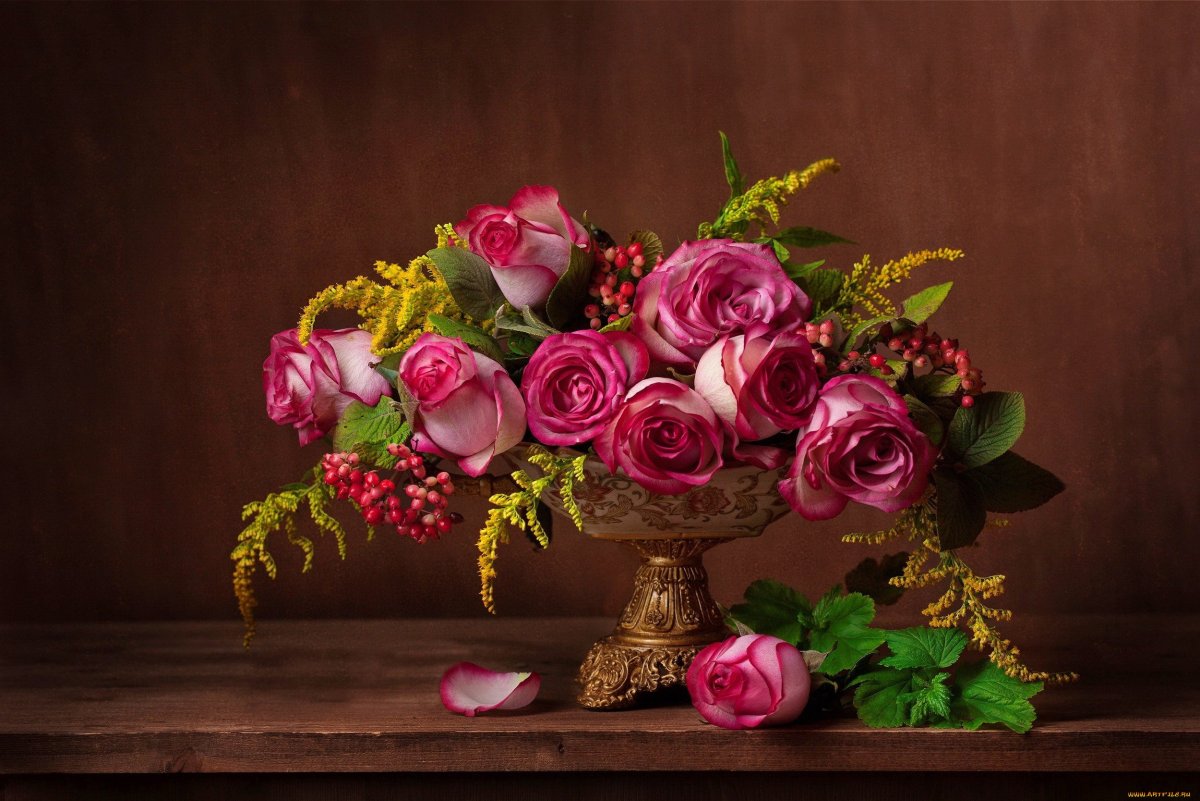 Большой букет в вазе