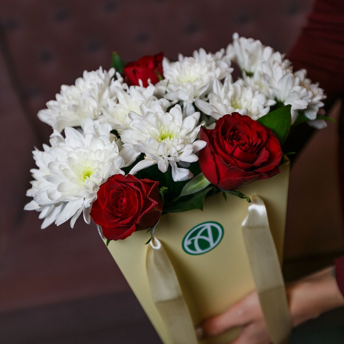 Букет в сумочке из хризантем