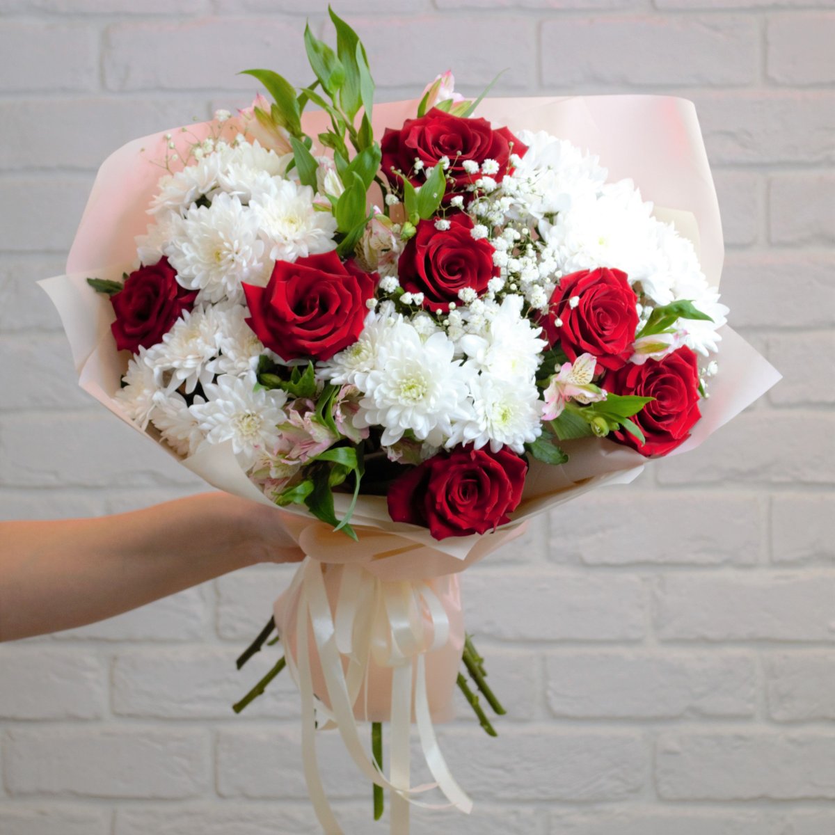 Розы и хризантемы