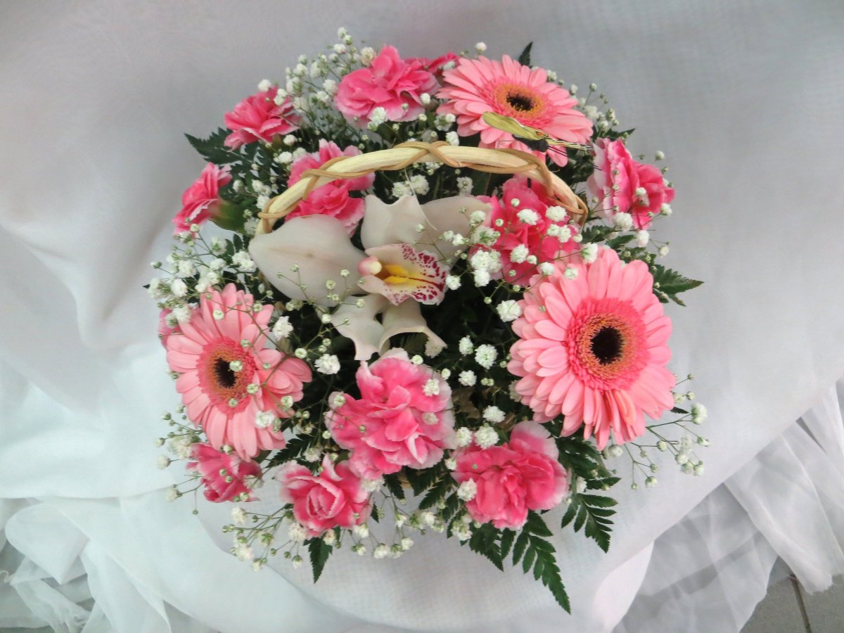 Круглые букеты из живых цветов