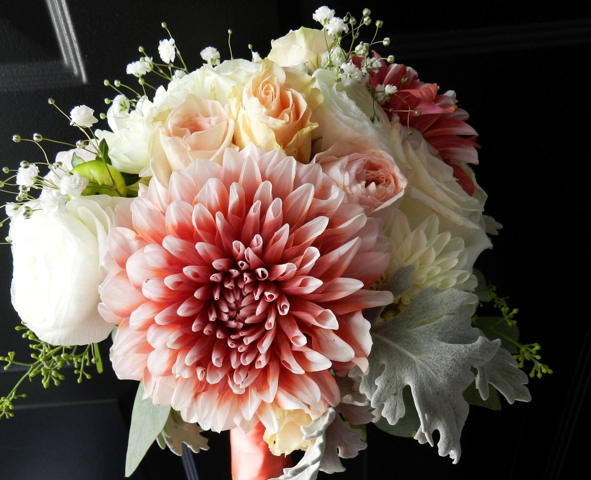 Георгины Эвелин букет