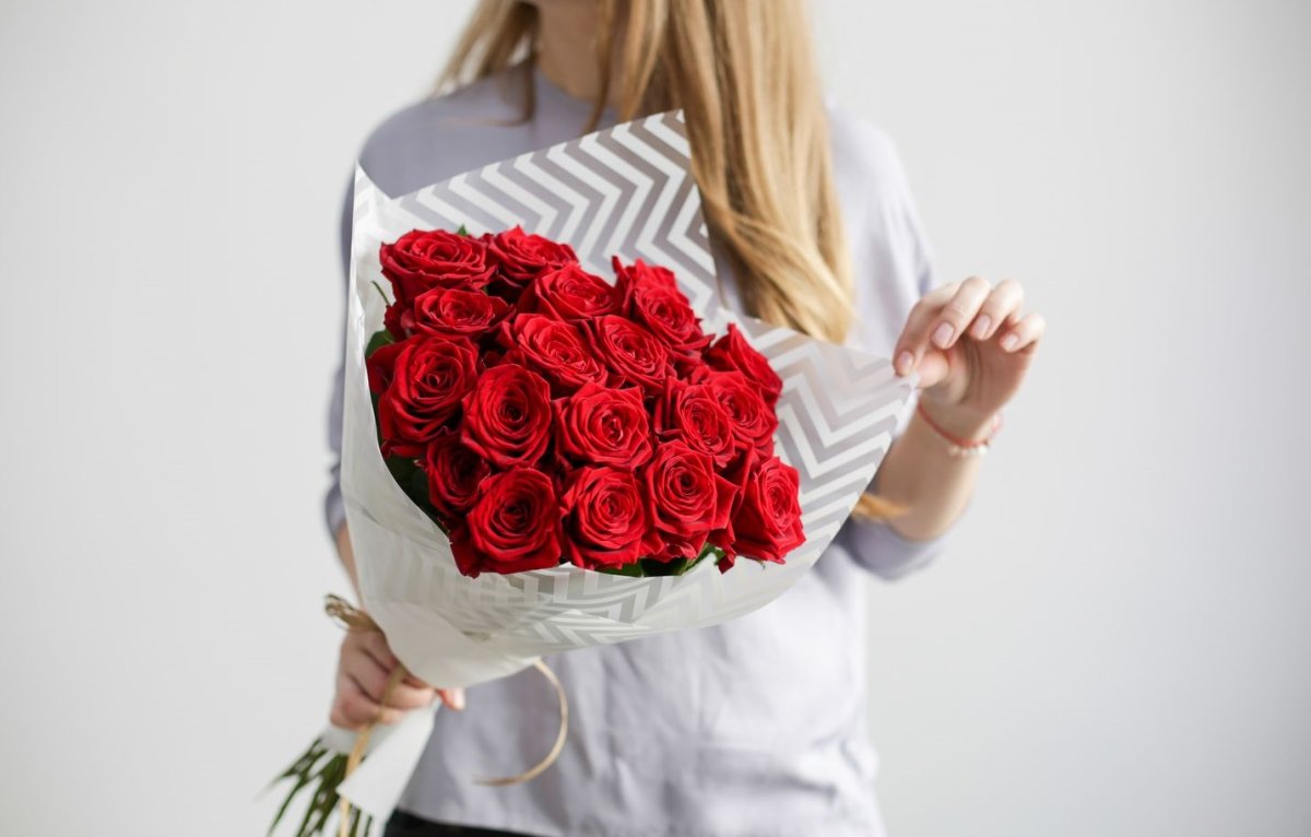 Букет роз в руках