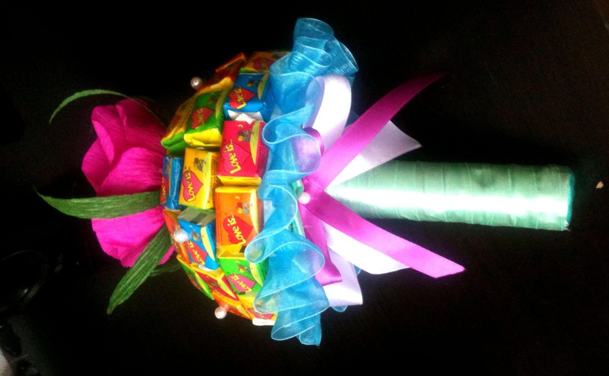 Подарок из жвачек