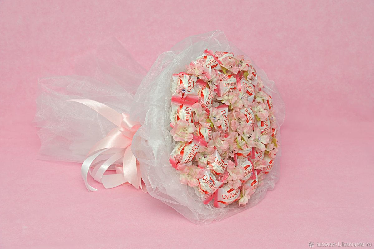 Сердце из жвачек Love is