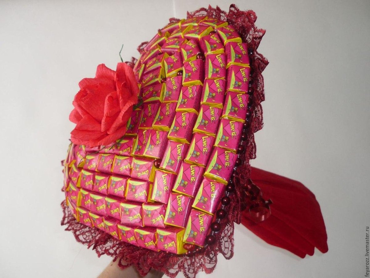 Букет из жевательной резинки Love is