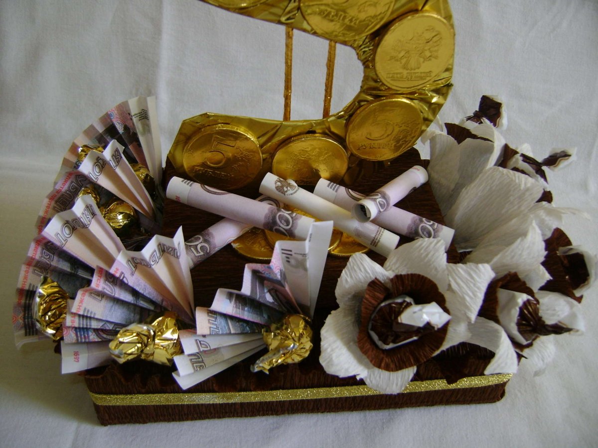 Букет из денег и конфет