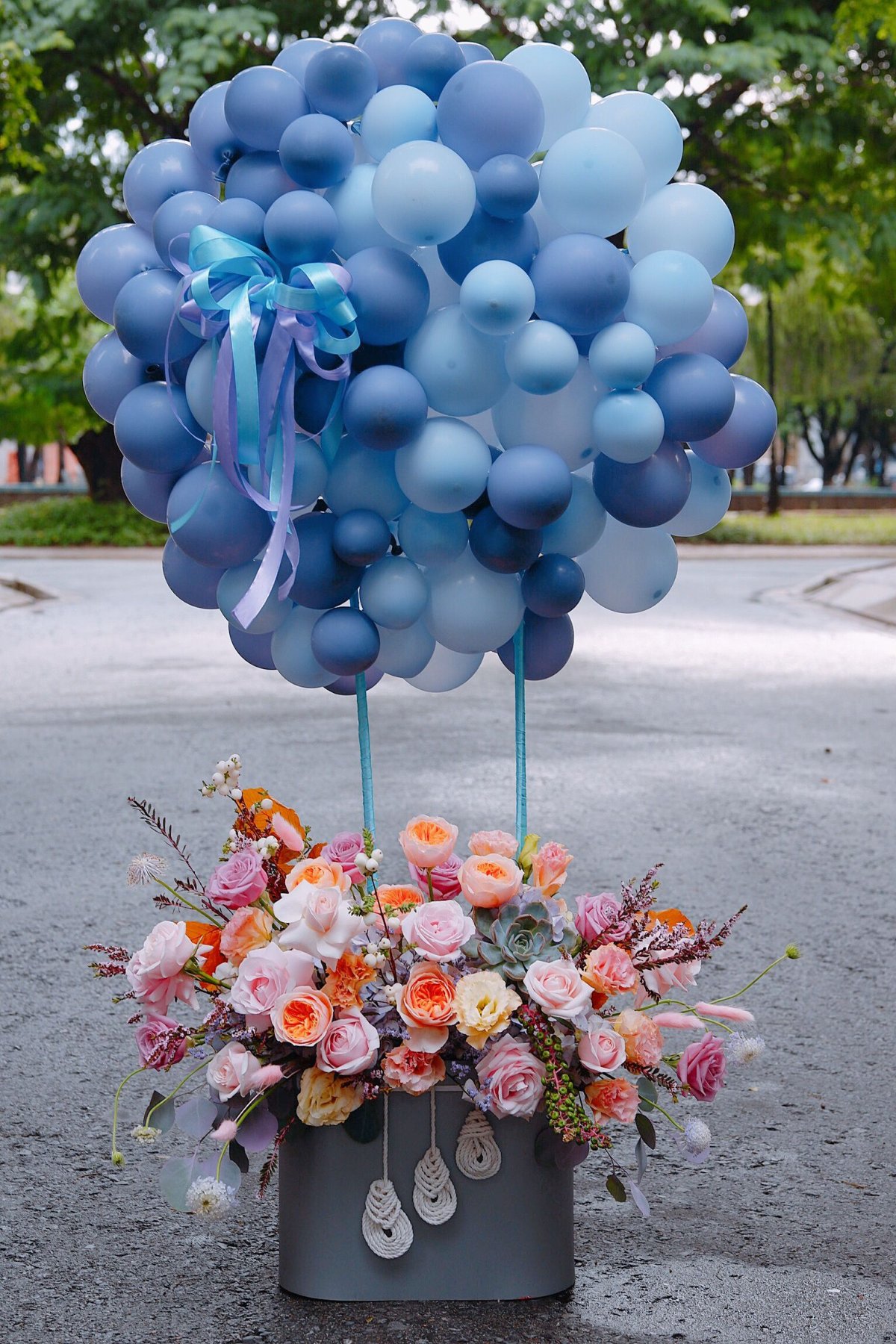 Букет цветов с шарами
