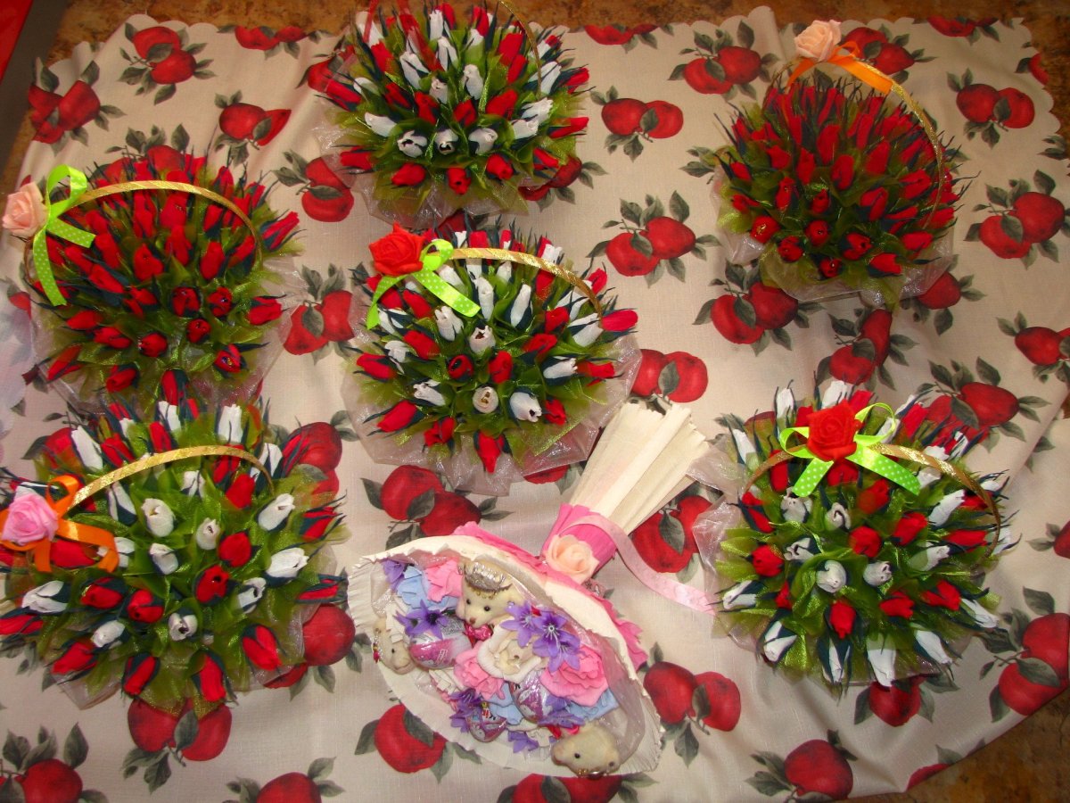 Композиции ко Дню учителя из живых цветов