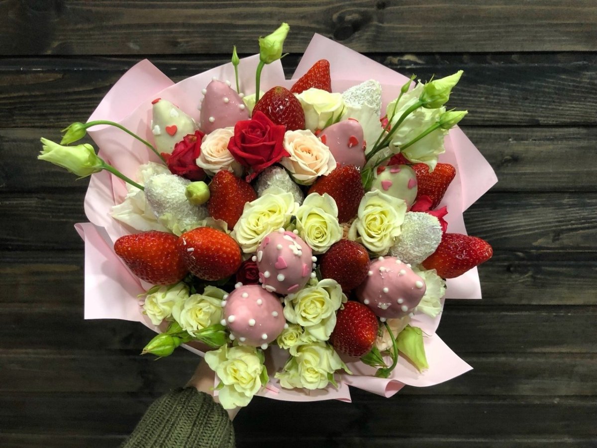 Букет "клубника в шоколаде" размер s