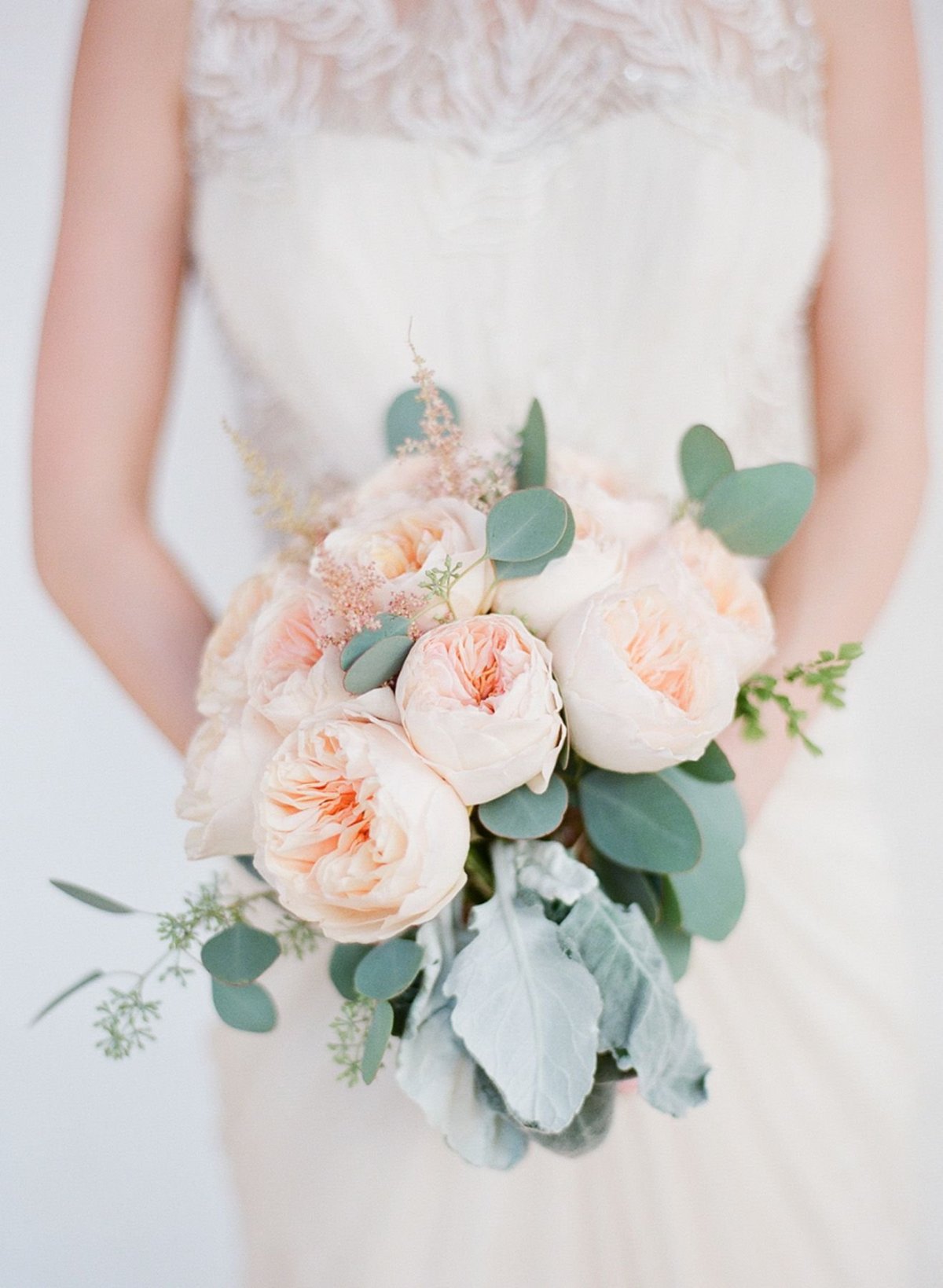 Букет невесты растрепыш белый