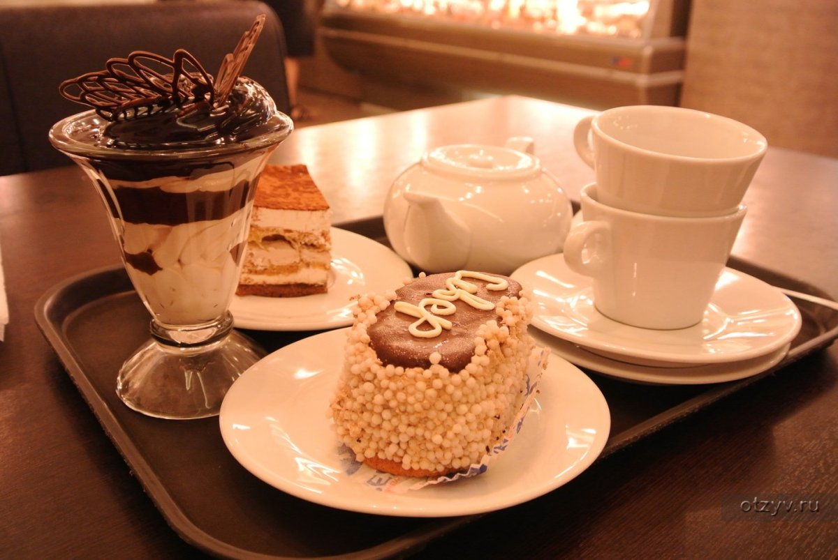 Кофе с пирожными