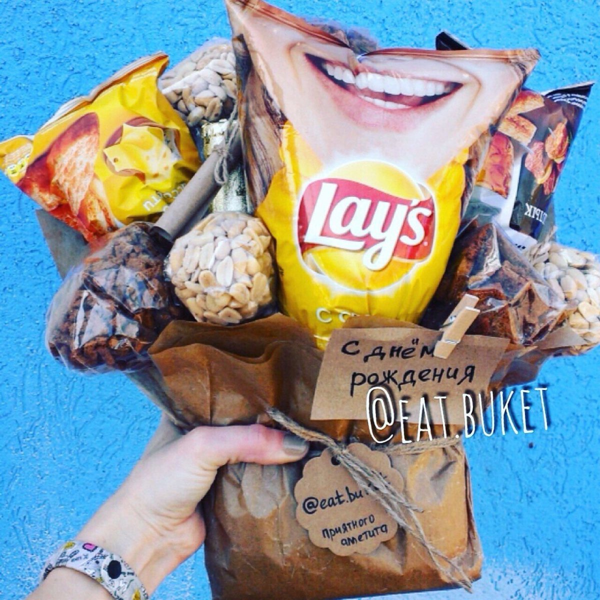 Букет из сухариков и чипсов для мужчин