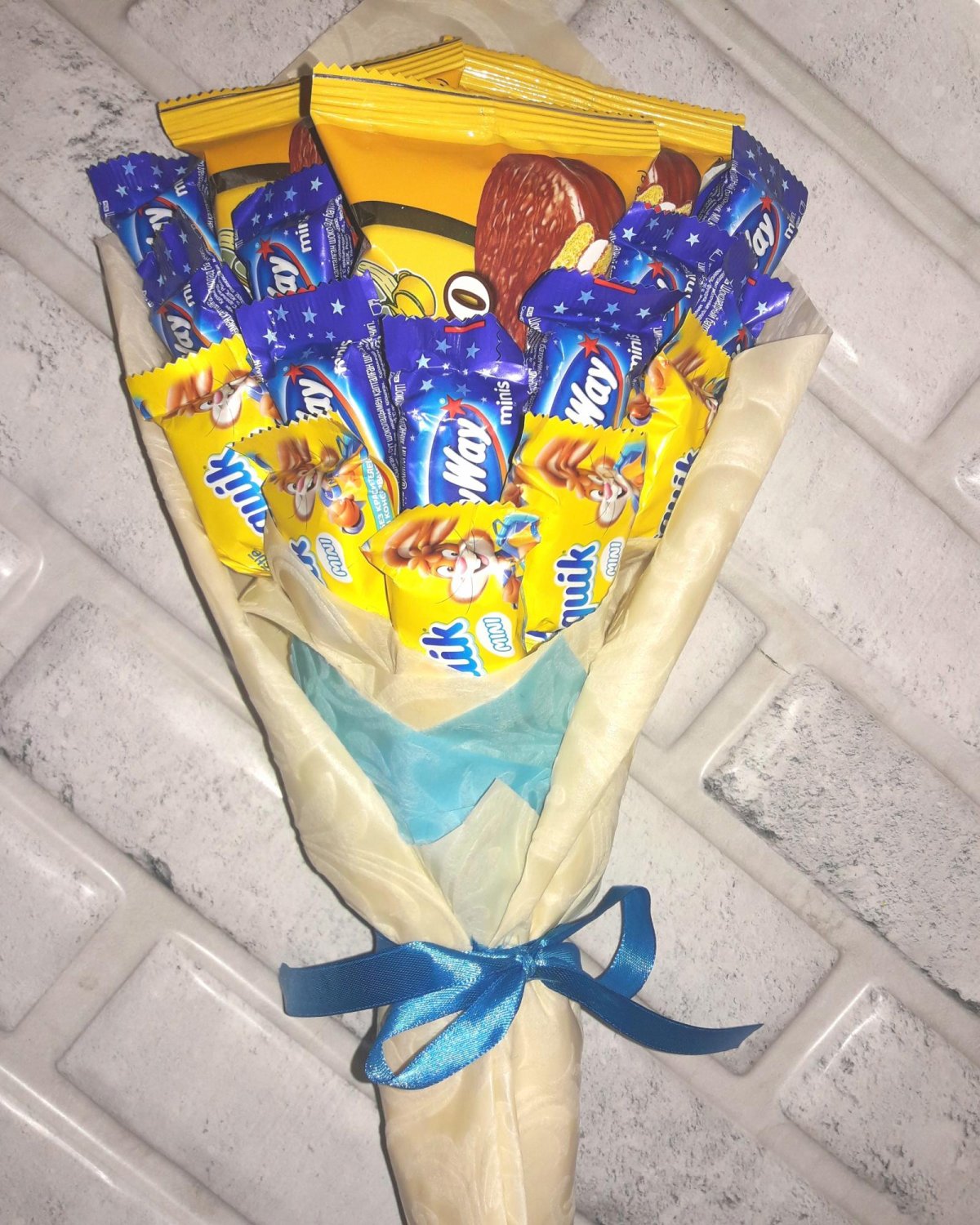 Букет из чипсов и сухариков