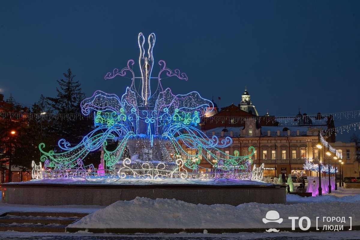 С новым годом открытка с салютами Советская