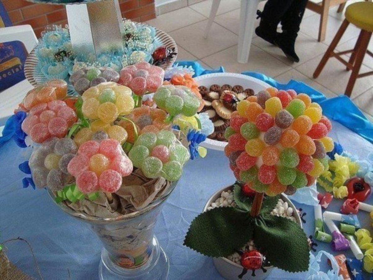 Букет из фруктов и сладостей