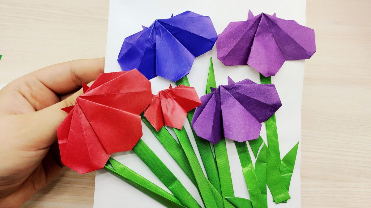 Яркие цветы из бумаги