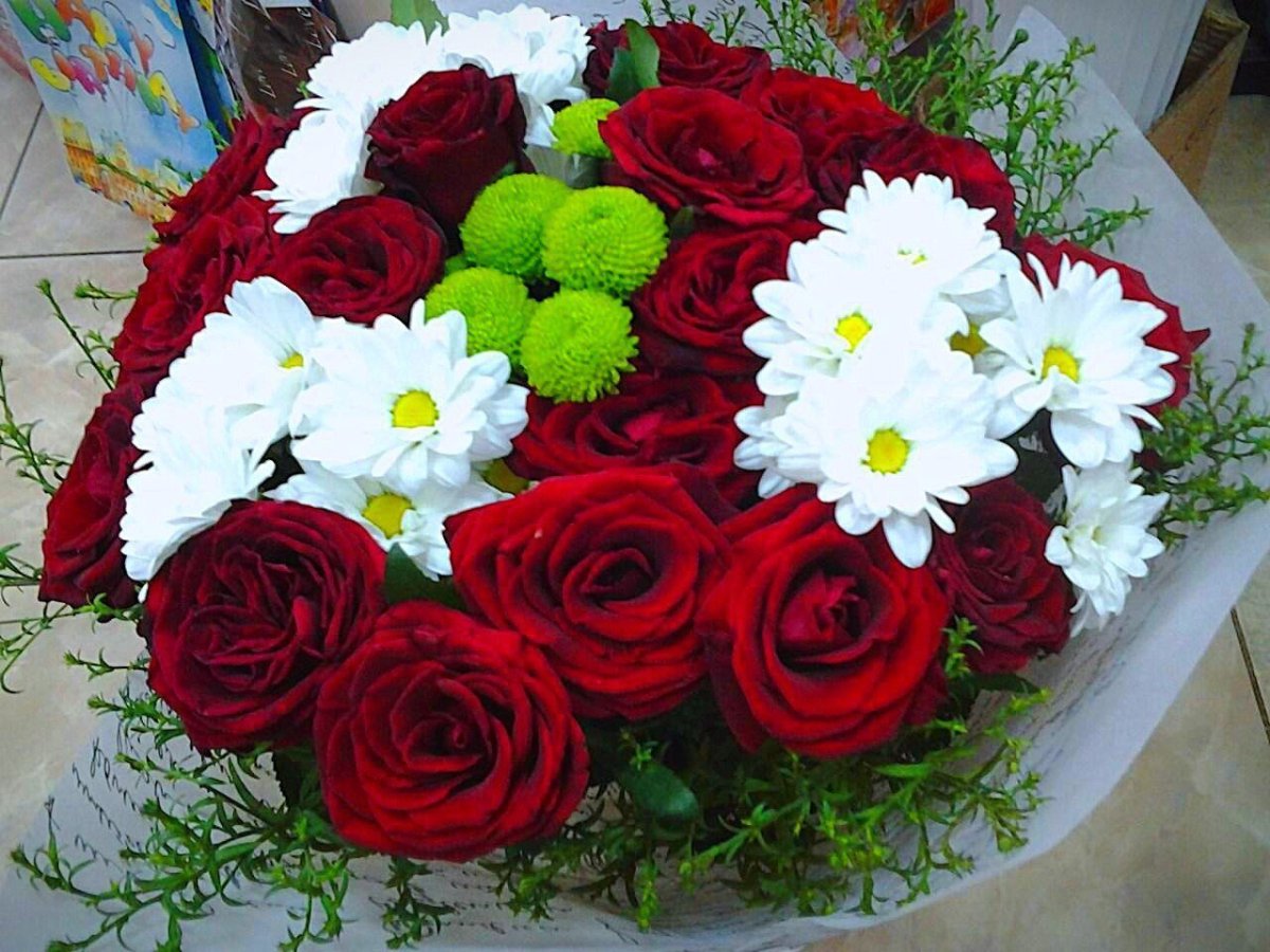Розы и хризантемы