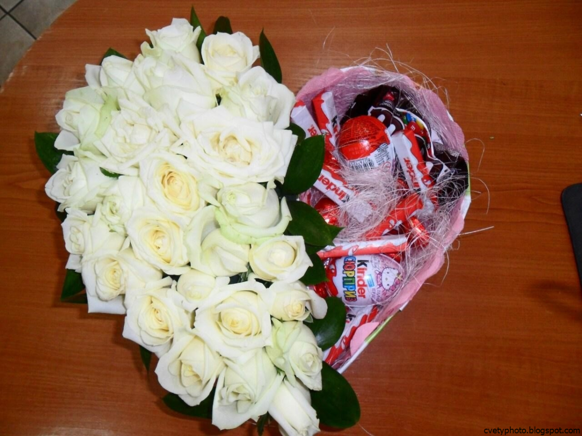 Букет цветов на столе дома