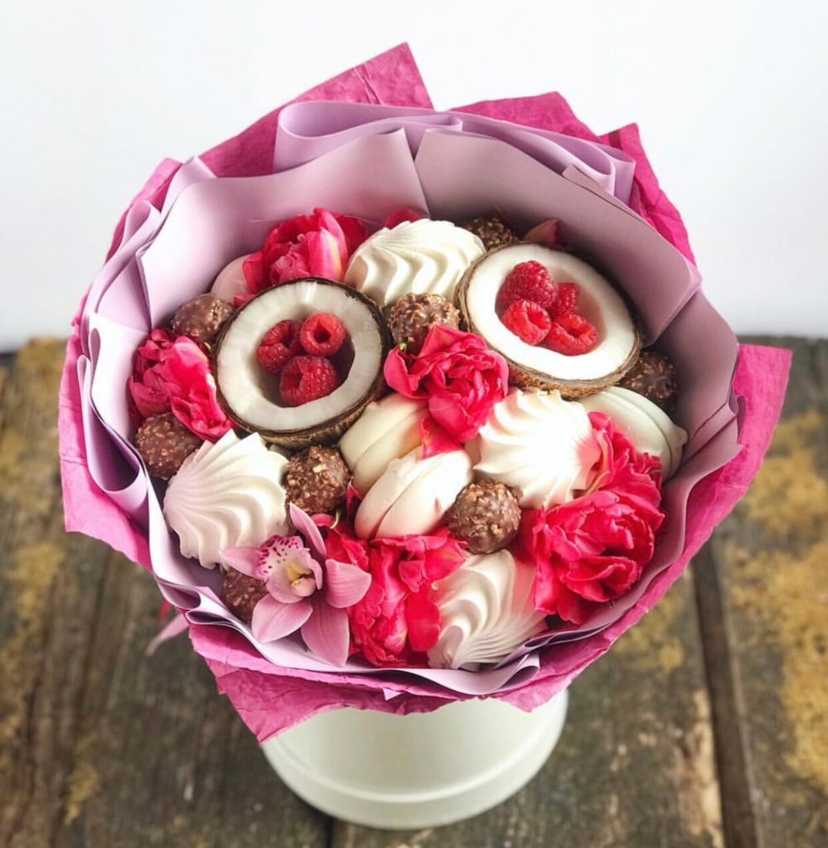 Букет из зефира и шоколадных конфет