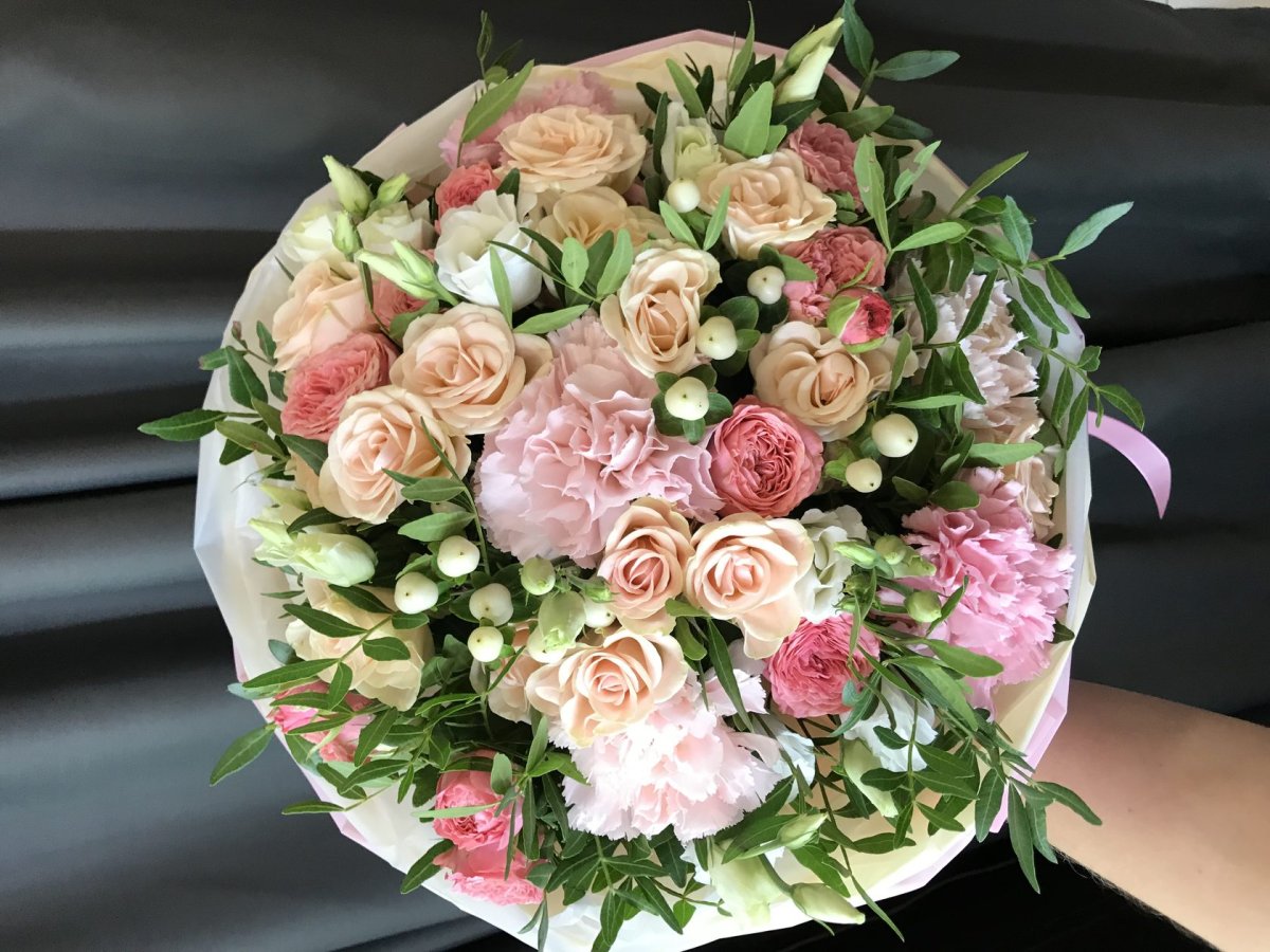 Букет эустом с розами